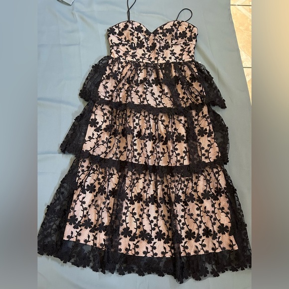 Floral Embroidered Tiered Dress Endless Rose size L NWT - Picture 4 of 14